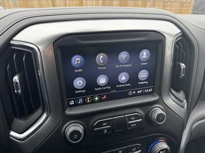 2022 Chevrolet 1500 Crew Cab, $41599. Photo 3