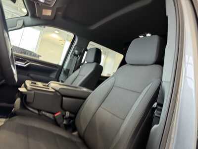 2026 Chevrolet 1500 Crew Cab, $47505.0. Photo 8