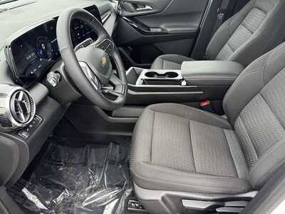 2025 Chevrolet Equinox, $27495. Photo 5