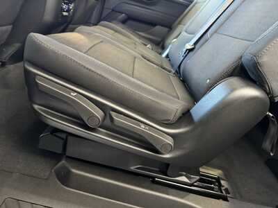 2026 Chevrolet Suburban, $68185.0. Photo 10