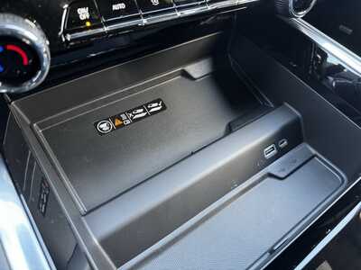 2026 Chevrolet Suburban, $73180.0. Photo 12