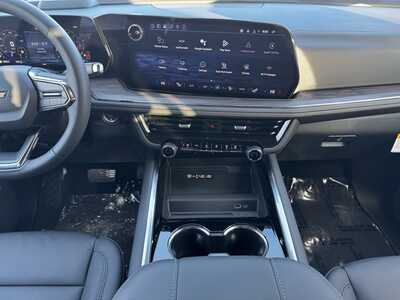 2026 Chevrolet Suburban, $73180.0. Photo 2