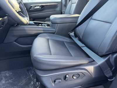 2026 Chevrolet Suburban, $73180.0. Photo 3