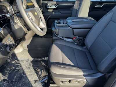 2025 Chevrolet 3500 Crew Cab, $61995. Photo 5