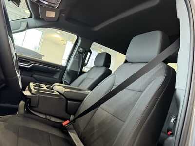 2026 Chevrolet 1500 Crew Cab, $50005.0. Photo 9