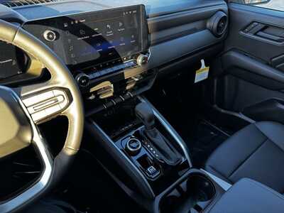 2026 Chevrolet Colorado Crew Cab, $42895.0. Photo 10