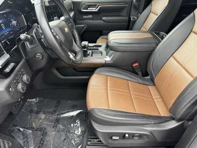 2025 Chevrolet 1500 Crew Cab, $57995. Photo 5