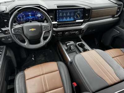 2025 Chevrolet 1500 Crew Cab, $57995. Photo 9