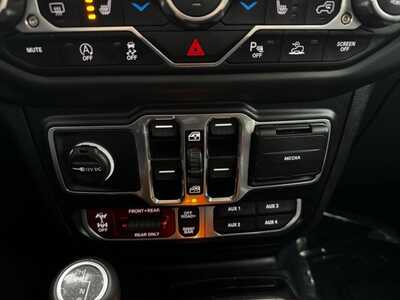 2022 Jeep Gladiator, $34999. Photo 11