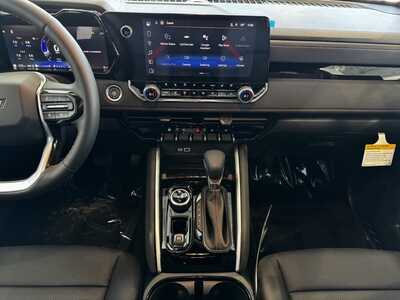 2026 Chevrolet Colorado Crew Cab, $44940.0. Photo 2