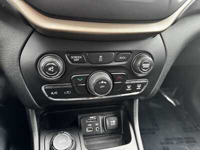 2015 Jeep Cherokee, $9995. Photo 11