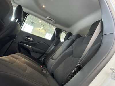 2021 Jeep Cherokee, $20895. Photo 10