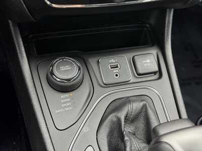 2021 Jeep Cherokee, $20895. Photo 12