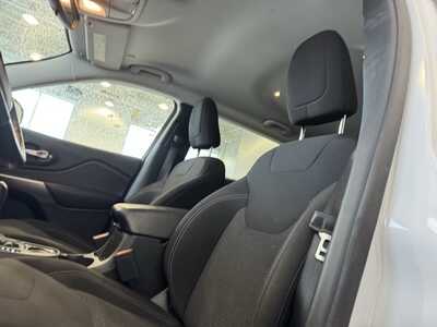 2021 Jeep Cherokee, $20895. Photo 8