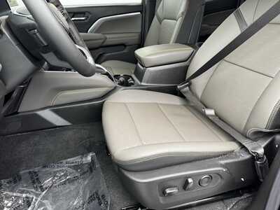 2026 Chevrolet Colorado Crew Cab, $50370.0. Photo 5