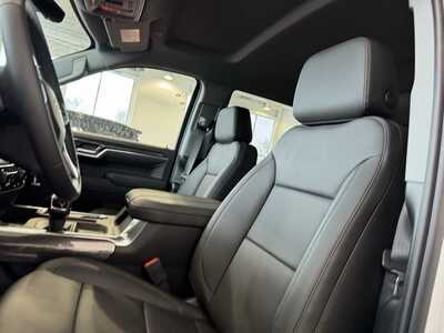 2026 Chevrolet 1500 Crew Cab, $59584.0. Photo 9