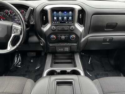 2022 Chevrolet 1500 Crew Cab, $38475. Photo 3