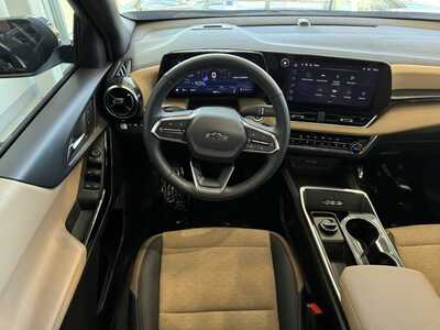 2025 Chevrolet Equinox, $31099. Photo 5