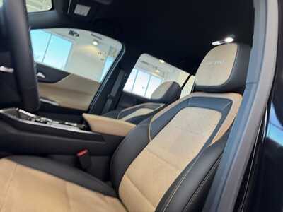 2025 Chevrolet Equinox, $31099. Photo 9