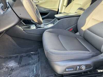 2024 Chevrolet Malibu, $17785. Photo 5