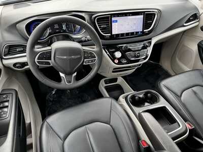 2024 Chrysler Pacifica, $27980. Photo 10