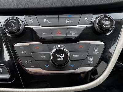 2024 Chrysler Pacifica, $27980. Photo 11