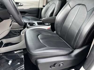2024 Chrysler Pacifica, $27980. Photo 5