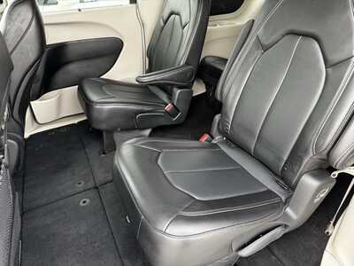 2024 Chrysler Pacifica, $27980. Photo 6