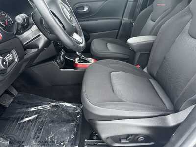 2019 Jeep Renegade, $19999. Photo 5