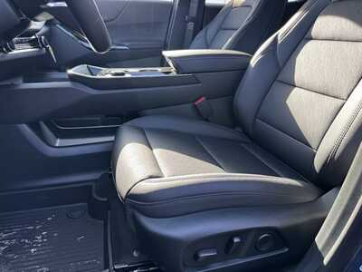 2026 Chevrolet Equinox, $34170.0. Photo 5