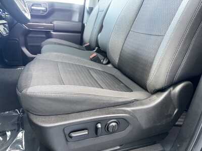 2022 Chevrolet 1500 Crew Cab, $32970. Photo 5