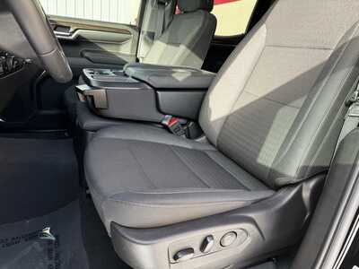 2024 Chevrolet 1500 Crew Cab, $47990. Photo 5