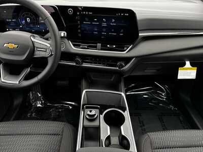 2026 Chevrolet Equinox, $31795.0. Photo 2