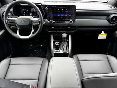 2026 Chevrolet Colorado Crew Cab, $42995.0. Photo 9
