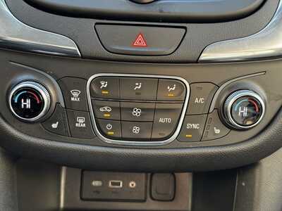 2020 Chevrolet Equinox, $18995. Photo 11