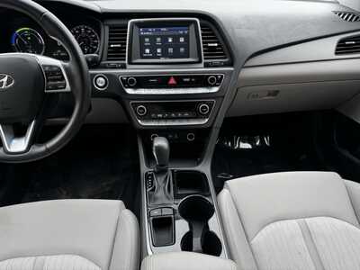 2019 Hyundai Sonata, $16495. Photo 2