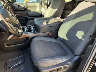 2021 Chevrolet 1500 Crew Cab, $32795. Photo 5