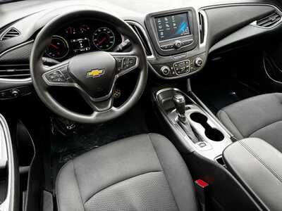 2017 Chevrolet Malibu, $14595. Photo 8