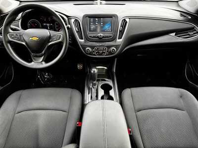2017 Chevrolet Malibu, $14595. Photo 9