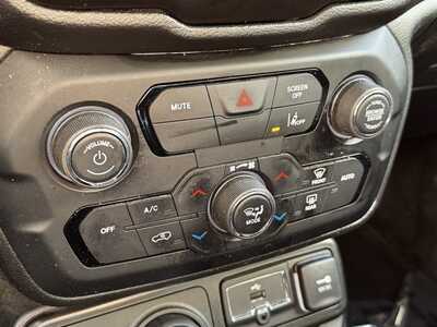2021 Jeep Renegade, $14595. Photo 10