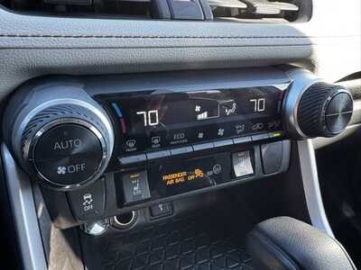 2021 Toyota RAV4, $23595. Photo 11