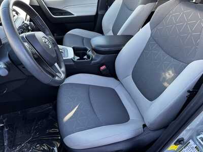 2021 Toyota RAV4, $23595. Photo 5