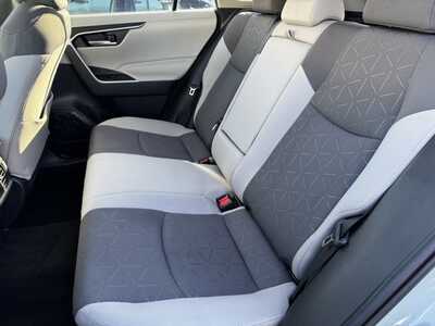 2021 Toyota RAV4, $23595. Photo 7