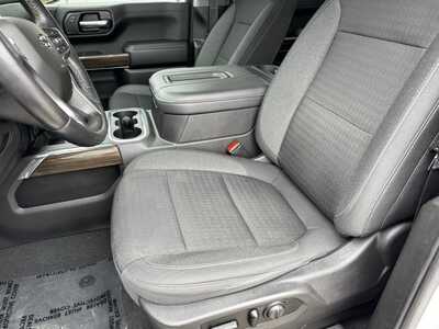 2021 Chevrolet 1500 Crew Cab, $34399. Photo 5