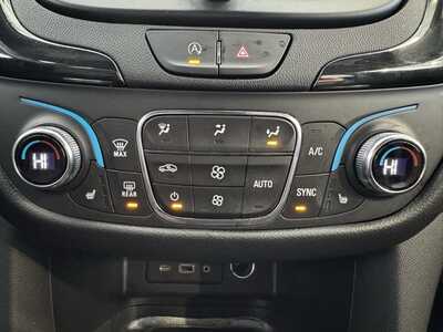 2022 Chevrolet Equinox, $22590. Photo 11