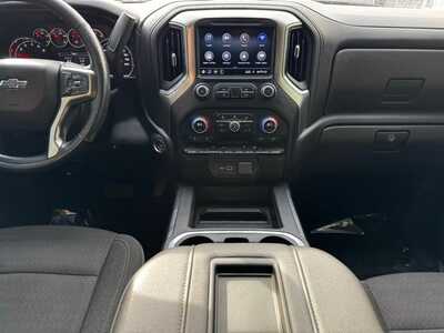 2022 Chevrolet 1500 Crew Cab, $37290. Photo 2
