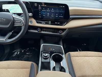 2025 Chevrolet Equinox, $32499. Photo 2