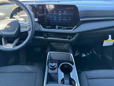 2026 Chevrolet Equinox, $33235. Photo 2