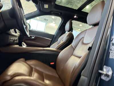 2021 Volvo XC90, $28995. Photo 9