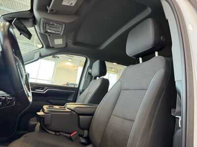 2025 Chevrolet 1500 Crew Cab, $42295. Photo 9